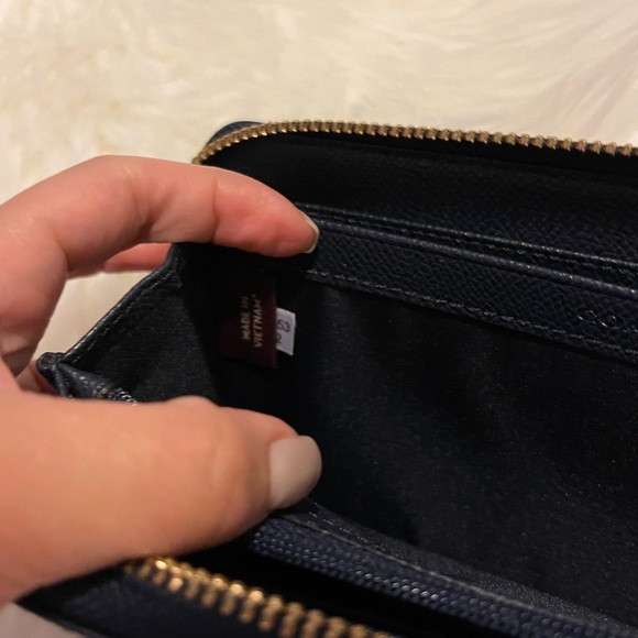 ✨Rare 💯% Authentic BOW long coach midnight blue wallet Gold-tone Hardware - Picture 7 of 9